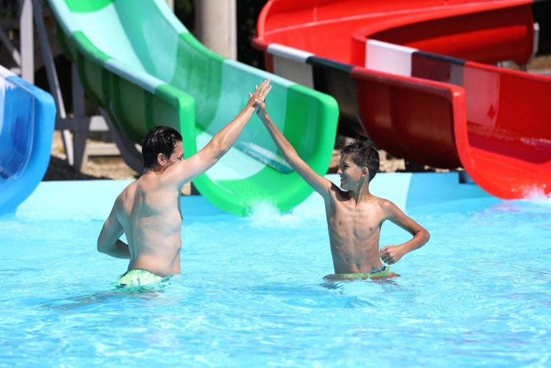 Zábava v bazénoch v aquaparku Senec